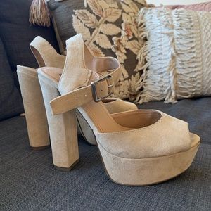STEVE MADDEN Tan Suede Heels